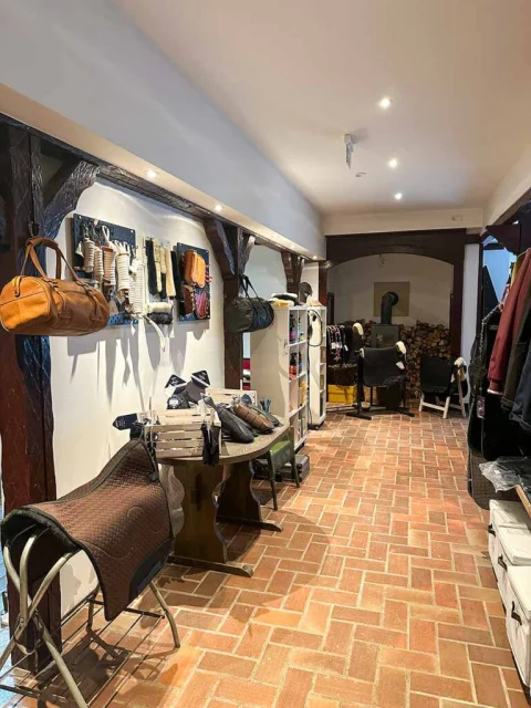 equi-art-store-1-b2-768x1024